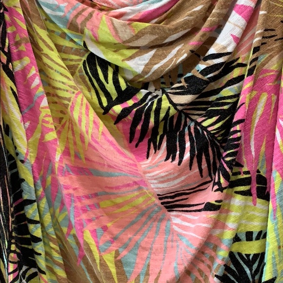 Shirt - Picture 2 of 4